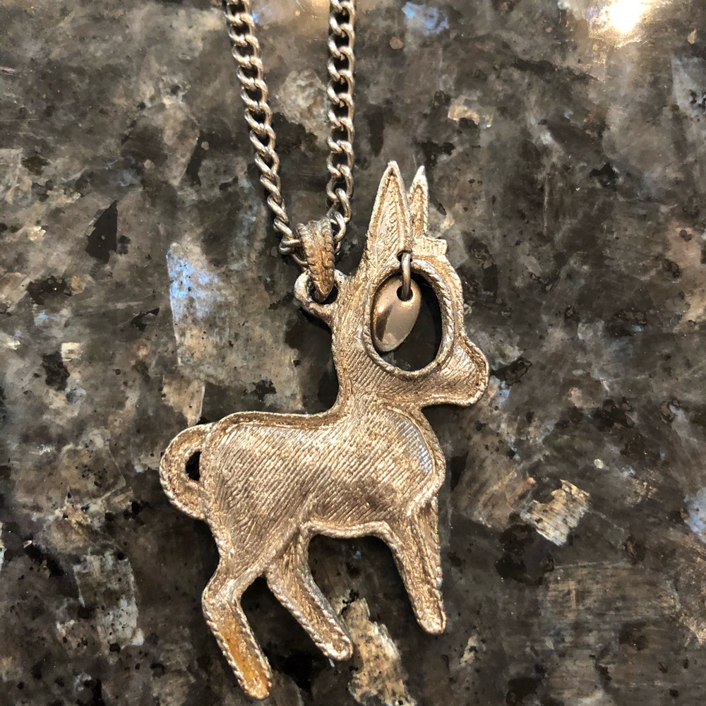 Vtg donkey pendant necklace